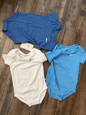 NWT Nike Baby Bodysuit Set in Blue, Light Blue, White